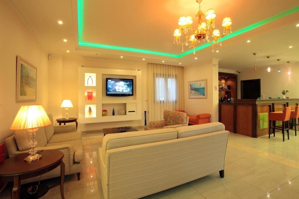 Kyniska Hotel Plitra Luaran gambar