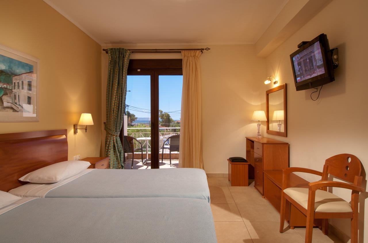 Kyniska Hotel Plitra Bilik gambar
